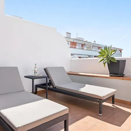 公寓 El Paraiso - With Sunny Terrace & Shared Pool