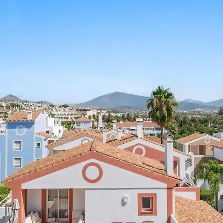 El Paraiso - With Sunny Terrace & Shared Pool * 埃斯特波纳