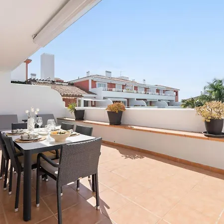 El Paraiso - With Sunny Terrace & Shared Pool * 埃斯特波纳