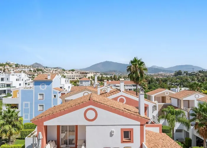 El Paraiso - With Sunny Terrace & Shared Pool * Estepona