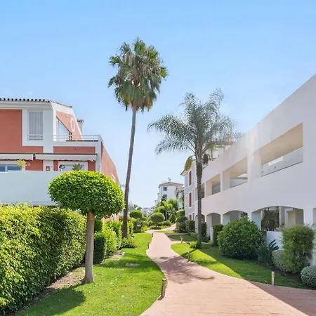 El Paraiso - With Sunny Terrace & Shared Pool * エステポナ