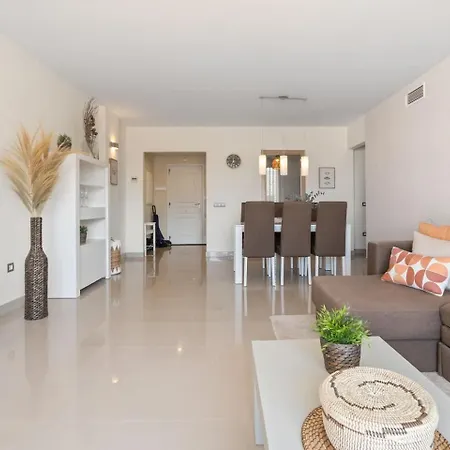 Apartment El Paraiso - With Sunny Terrace & Shared Pool Estepona