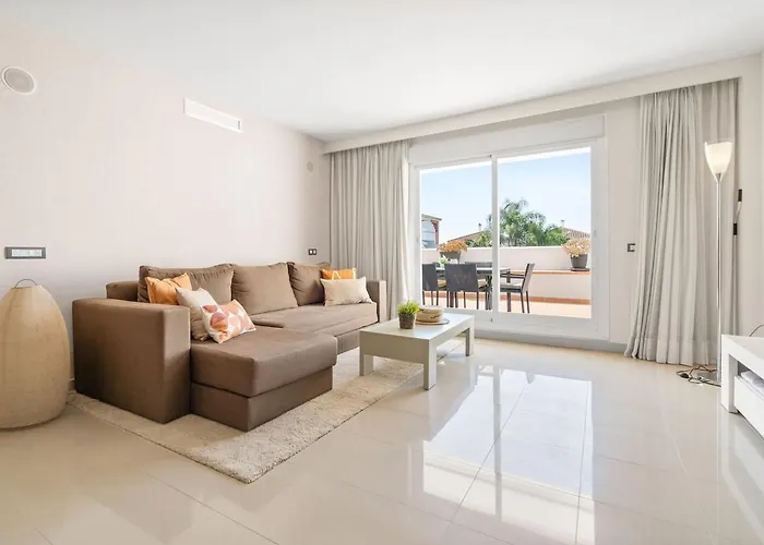 El Paraiso - With Sunny Terrace & Shared Pool *