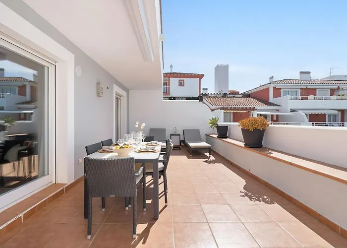 아파트 El Paraiso - With Sunny Terrace & Shared Pool