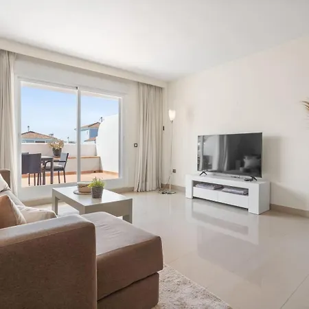 El Paraiso - With Sunny Terrace & Shared Pool شقة *