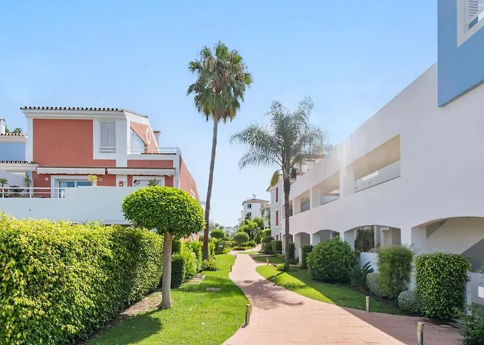 El Paraiso - With Sunny Terrace & Shared Pool * إِستيبونا