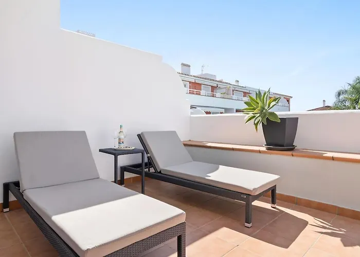 شقة El Paraiso - With Sunny Terrace & Shared Pool
