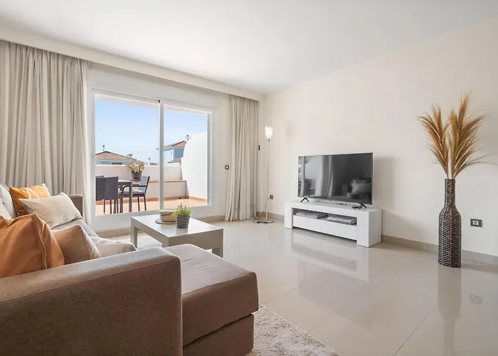 El Paraiso - With Sunny Terrace & Shared Pool شقة *