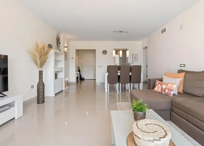 شقة El Paraiso - With Sunny Terrace & Shared Pool إِستيبونا