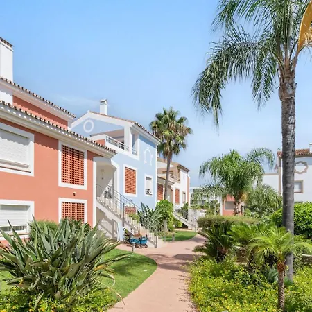 El Paraiso - With Sunny Terrace & Shared Pool Estepona